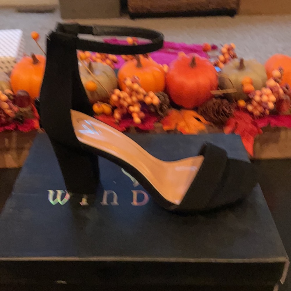 heels - Picture 2 of 4